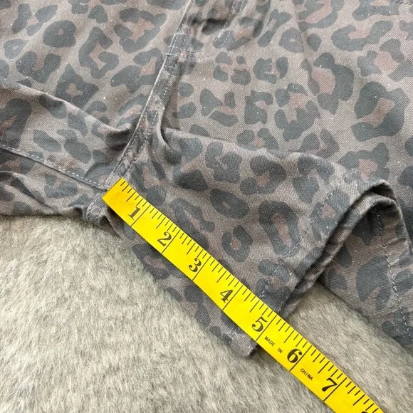 NWT Wild Fable Mid-Rise Leopard Shorts 0 - Picture 12 of 12